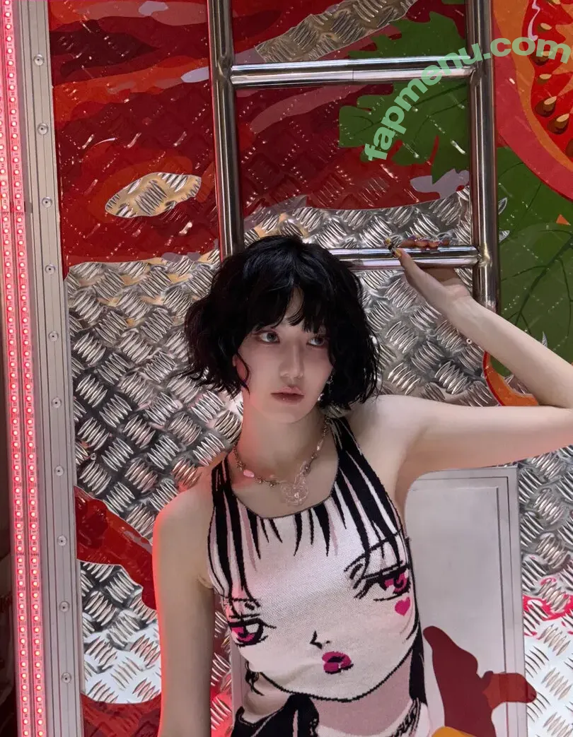 Sakura Miyawaki 宮脇 咲良 nude photo #0205 (39saku_chan / LESSERAFIM)