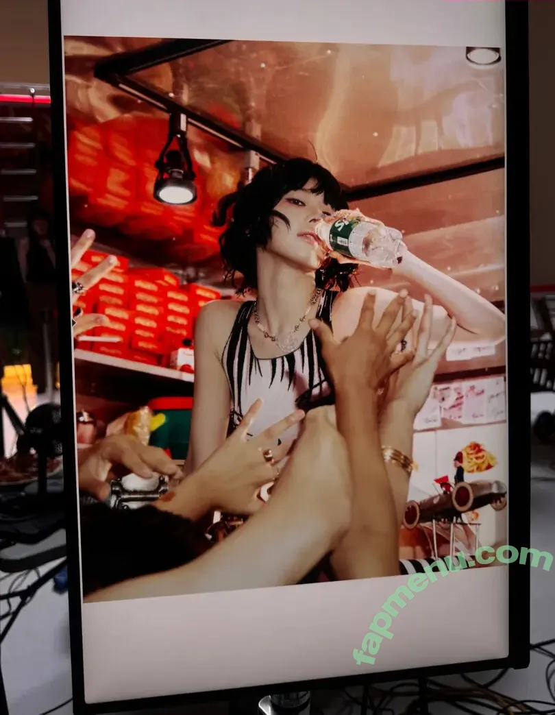 Sakura Miyawaki 宮脇 咲良 nude photo #0207 (39saku_chan / LESSERAFIM)