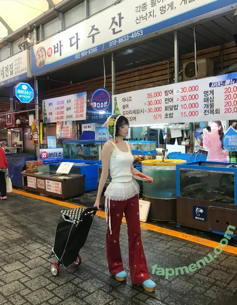 Sakura Miyawaki 宮脇 咲良 nude photo #0208 (39saku_chan / LESSERAFIM)