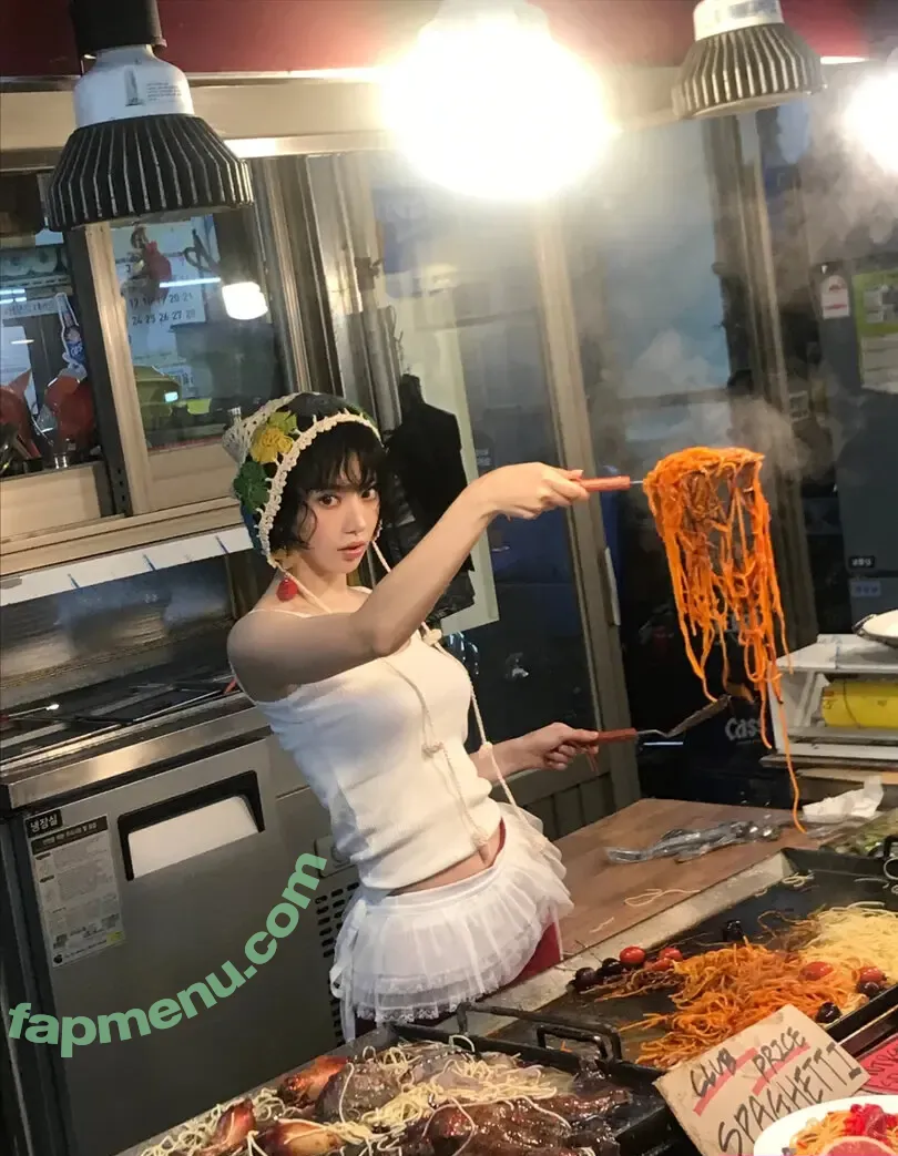 Sakura Miyawaki 宮脇 咲良 nude photo #0209 (39saku_chan / LESSERAFIM)