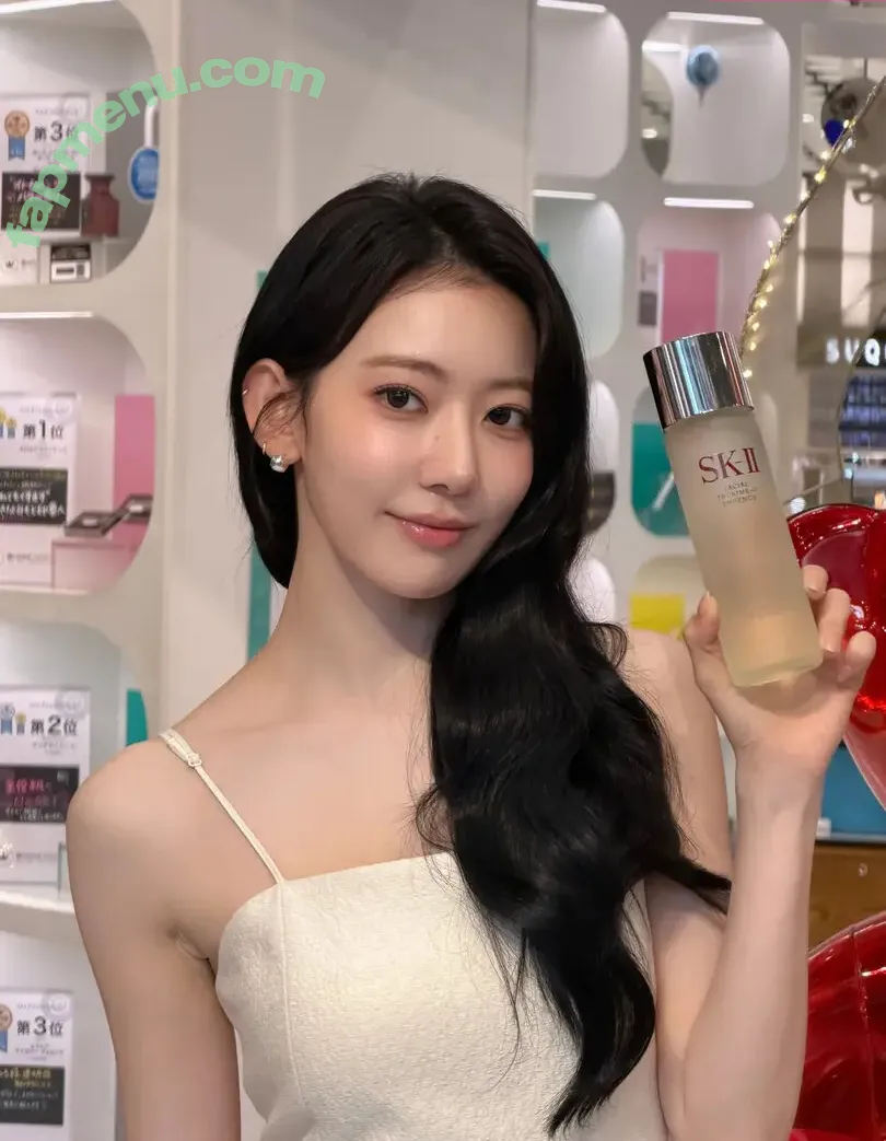 Sakura Miyawaki 宮脇 咲良 nude photo #0218 (39saku_chan / LESSERAFIM)