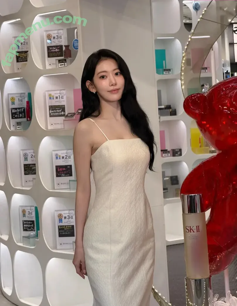 Sakura Miyawaki 宮脇 咲良 nude photo #0221 (39saku_chan / LESSERAFIM)