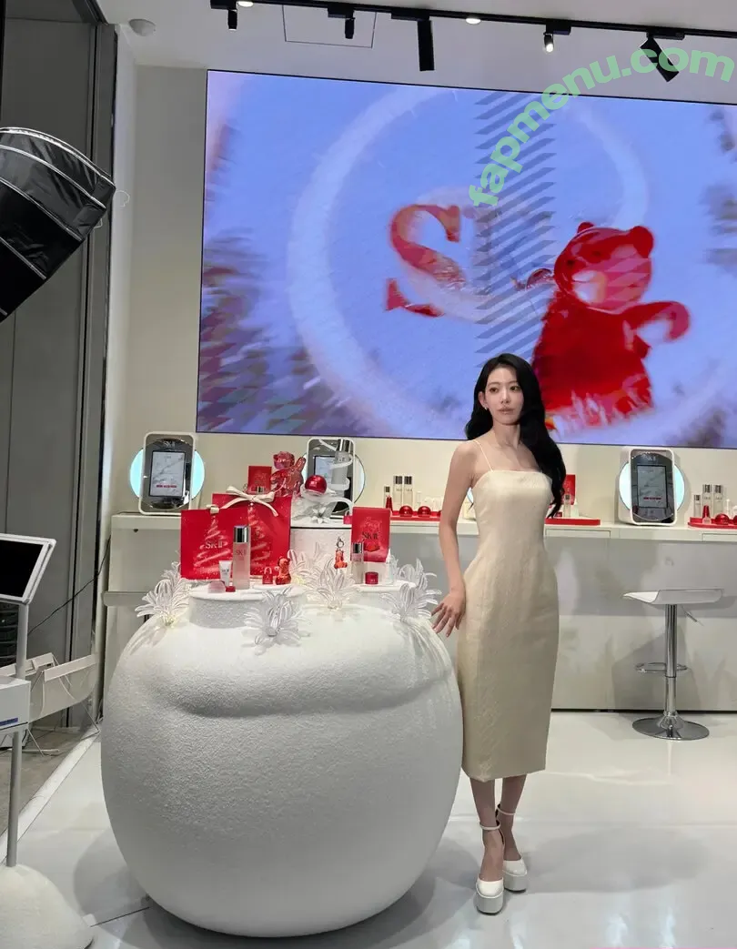 Sakura Miyawaki 宮脇 咲良 nude photo #0222 (39saku_chan / LESSERAFIM)