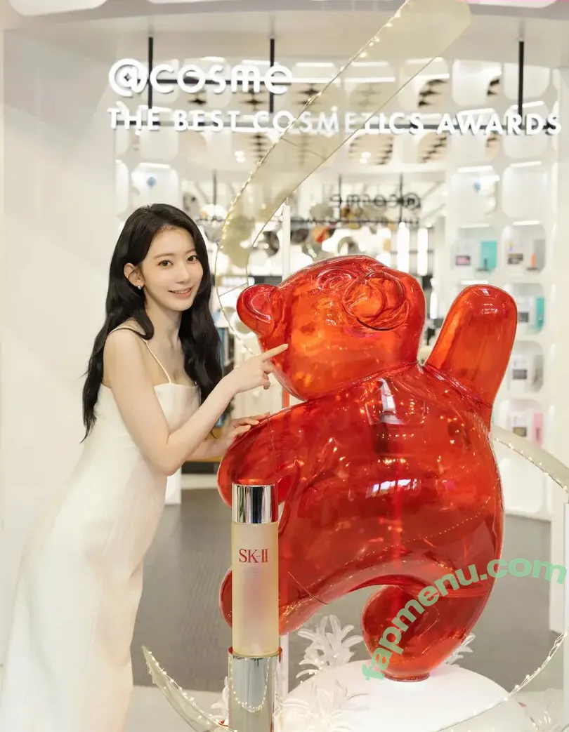 Sakura Miyawaki 宮脇 咲良 nude photo #0223 (39saku_chan / LESSERAFIM)