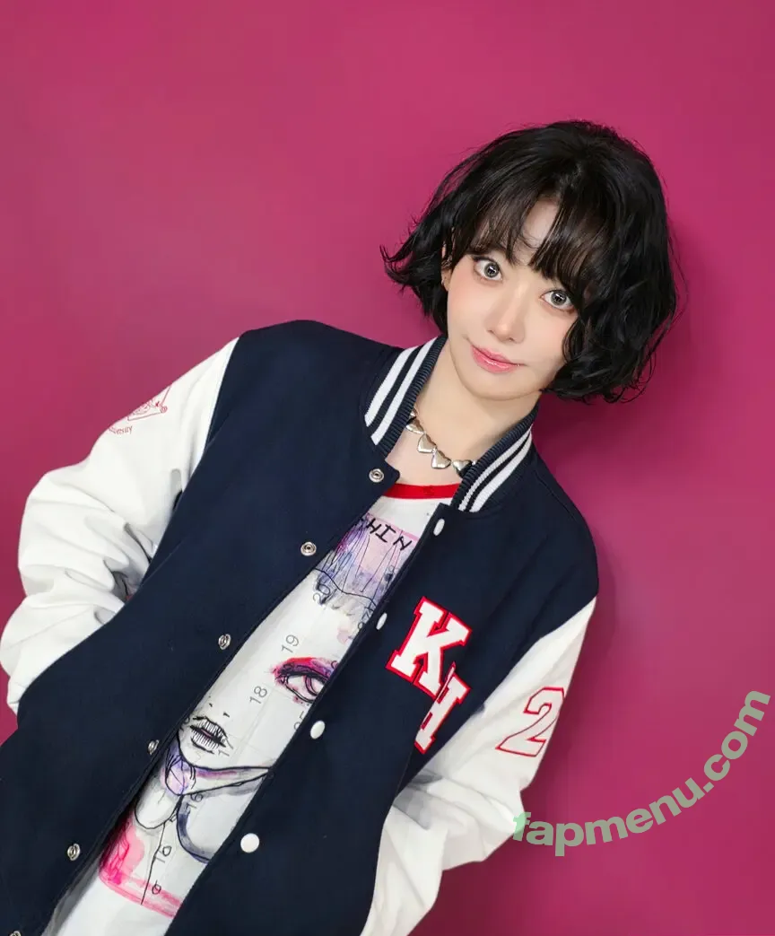 Sakura Miyawaki 宮脇 咲良 nude photo #0227 (39saku_chan / LESSERAFIM)