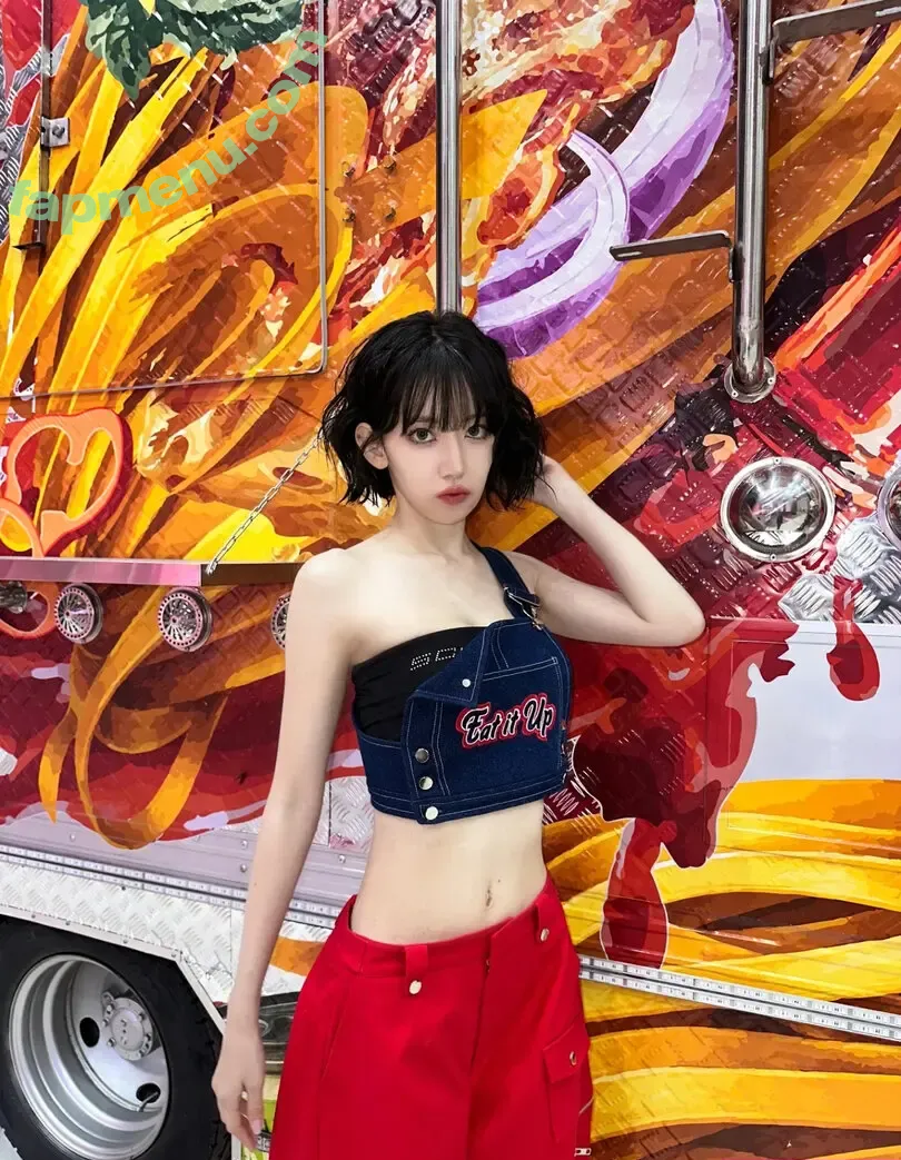 Sakura Miyawaki 宮脇 咲良 nude photo #0232 (39saku_chan / LESSERAFIM)