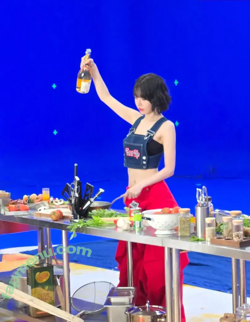 Sakura Miyawaki 宮脇 咲良 nude photo #0233 (39saku_chan / LESSERAFIM)