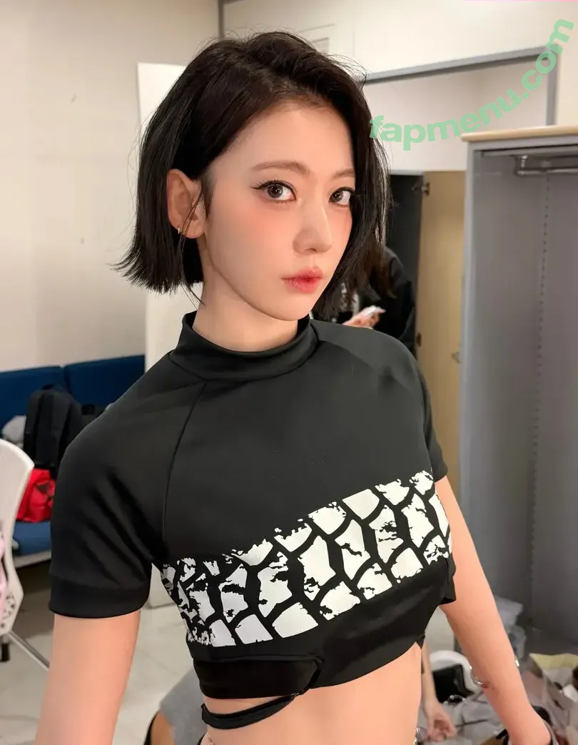 Sakura Miyawaki 宮脇 咲良 nude photo #0237 (39saku_chan / LESSERAFIM)