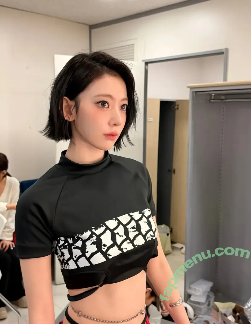 Sakura Miyawaki 宮脇 咲良 nude photo #0238 (39saku_chan / LESSERAFIM)