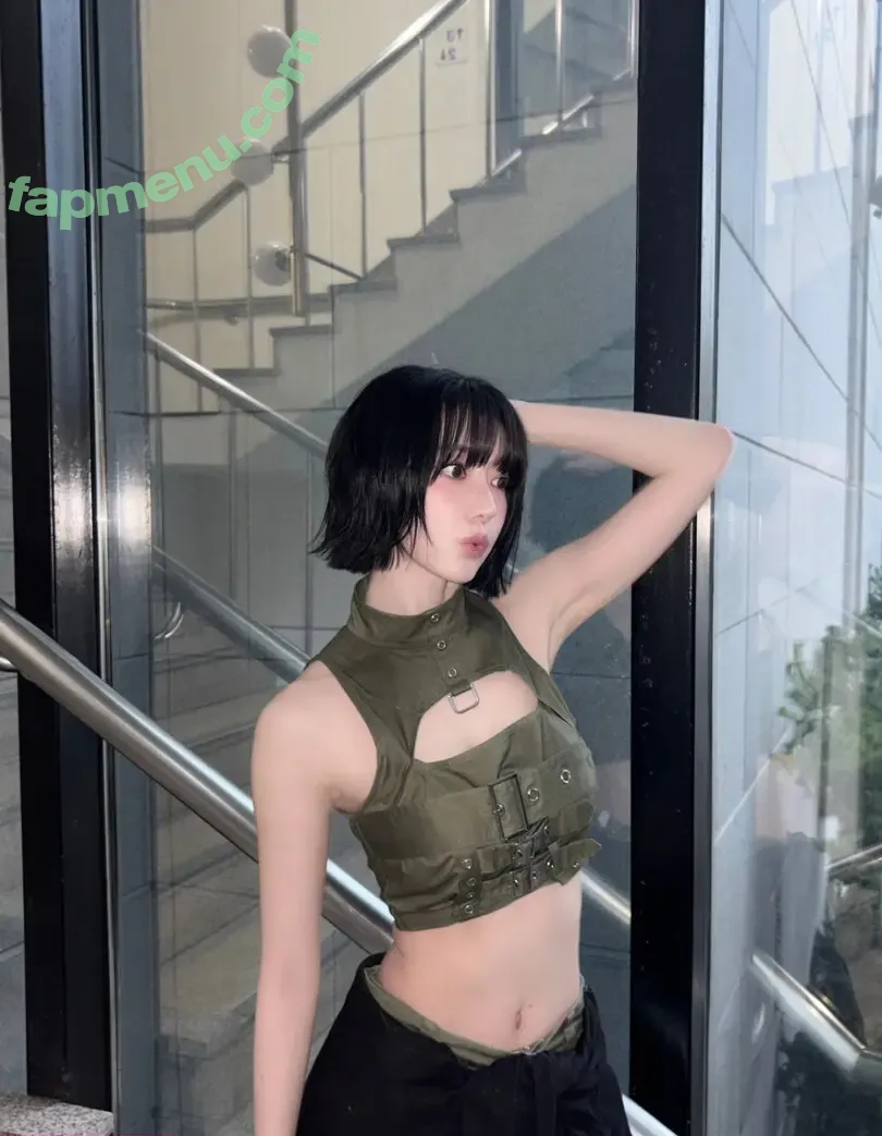 Sakura Miyawaki 宮脇 咲良 nude photo #0242 (39saku_chan / LESSERAFIM)