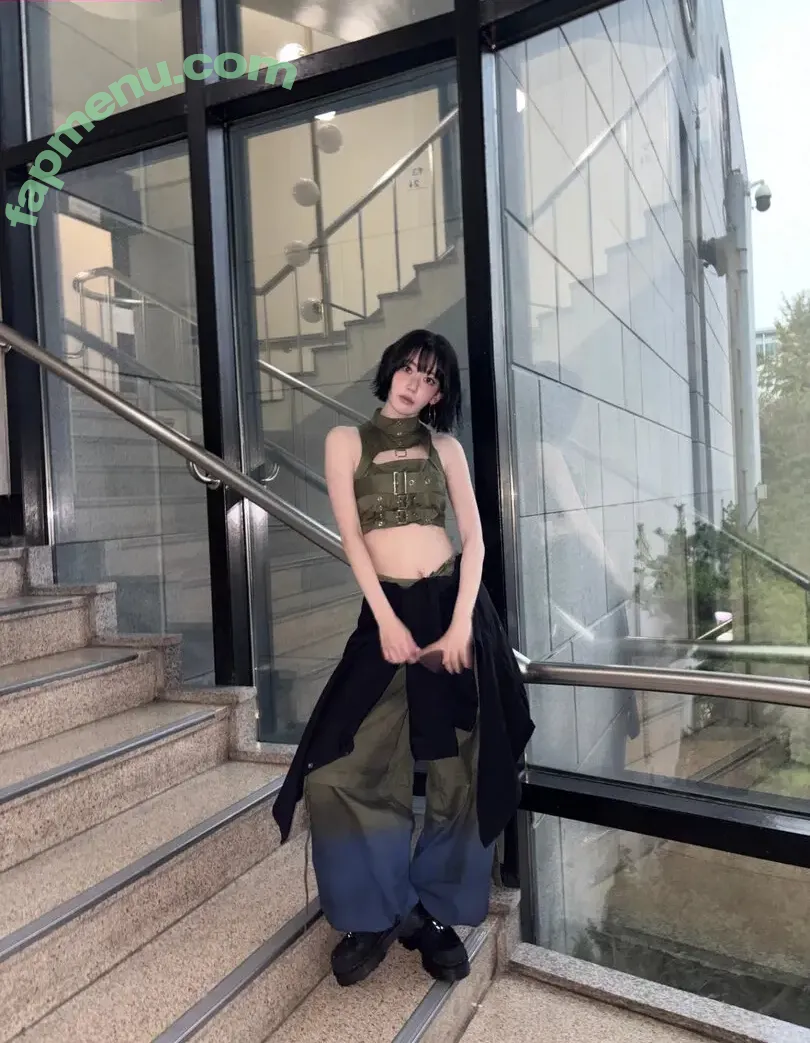 Sakura Miyawaki 宮脇 咲良 nude photo #0243 (39saku_chan / LESSERAFIM)