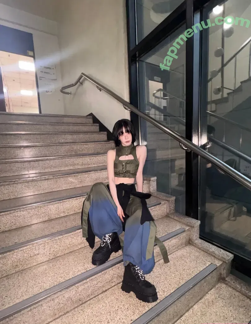 Sakura Miyawaki 宮脇 咲良 nude photo #0246 (39saku_chan / LESSERAFIM)