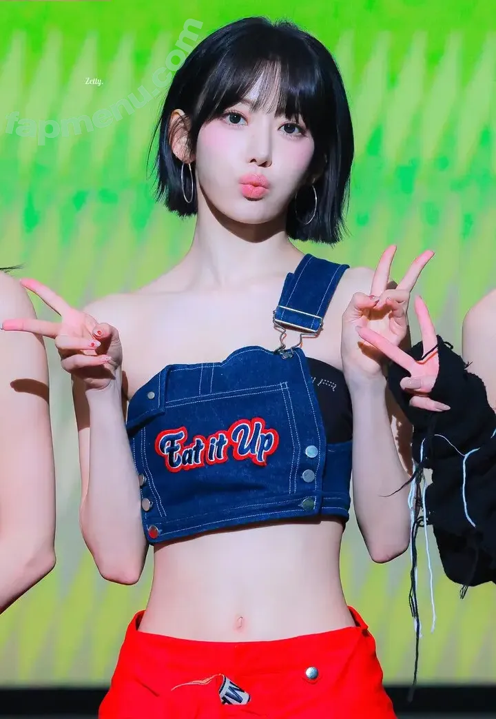 Sakura Miyawaki 宮脇 咲良 nude photo #0265 (39saku_chan / LESSERAFIM)