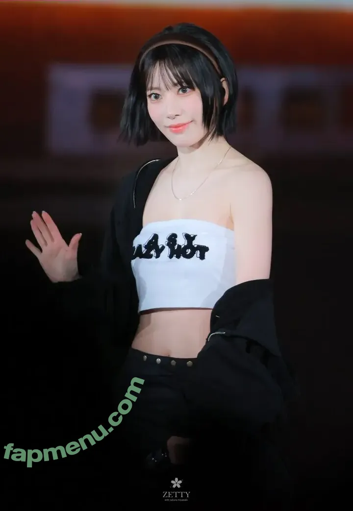 Sakura Miyawaki 宮脇 咲良 nude photo #0275 (39saku_chan / LESSERAFIM)