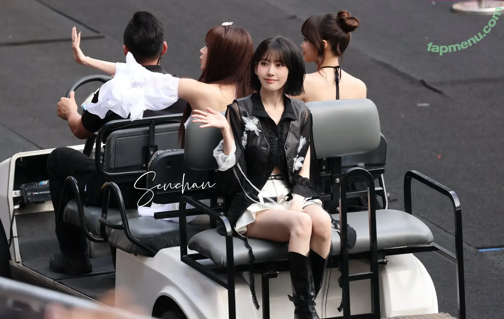 Sakura Miyawaki 宮脇 咲良 nude photo #0281 (39saku_chan / LESSERAFIM)