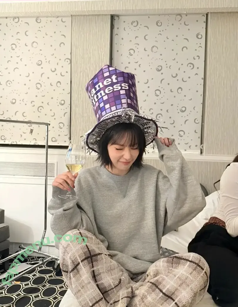 Sakura Miyawaki 宮脇 咲良 nude photo #0320 (39saku_chan / LESSERAFIM / SakuLe_Sserafim)