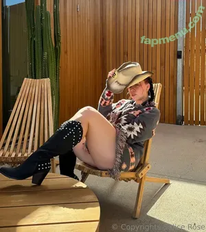  nude photo #0004