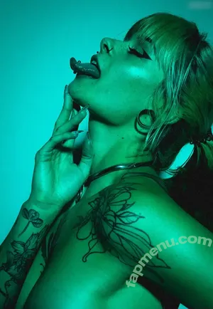 Sallydinosaur nude photo #0062