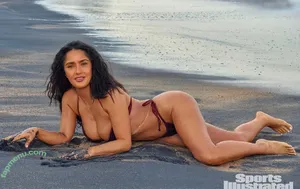 Salma Hayek nude