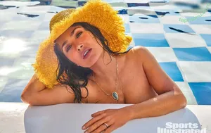Salma Hayek / salmahayek nude photo #3672