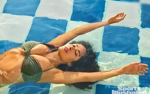 Salma Hayek / salmahayek nude photo #3681
