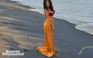 Salma Hayek / salmahayek nude photo #3705