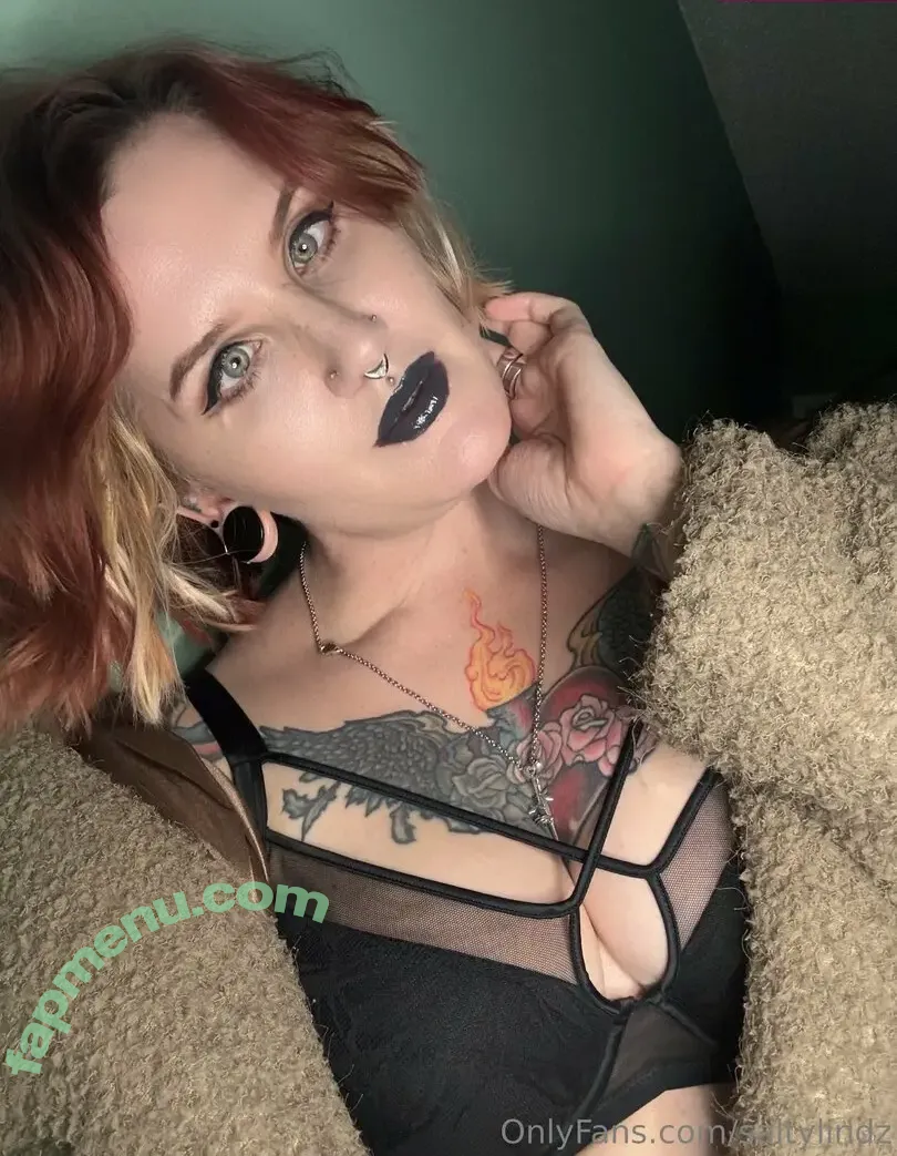saltylindz nude photo #0003 (saltylindz)