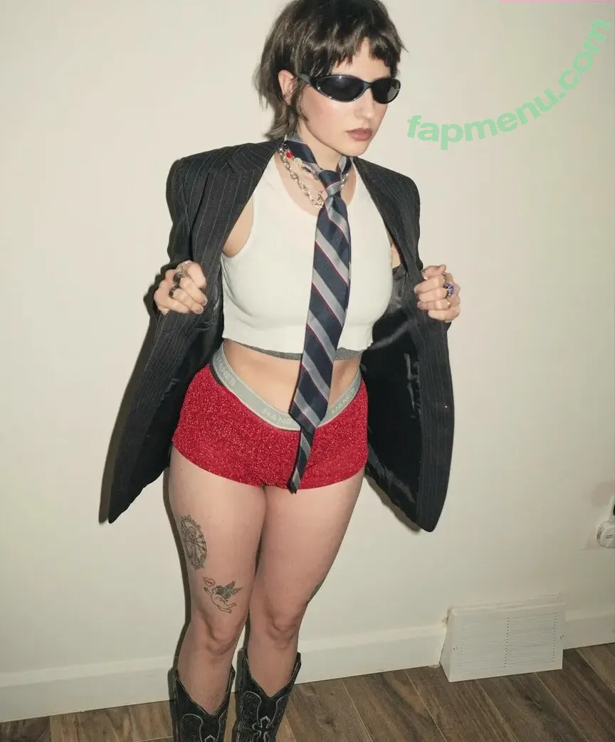 Sam Bielanski nude photo #0024 (Pony / ponytheband)