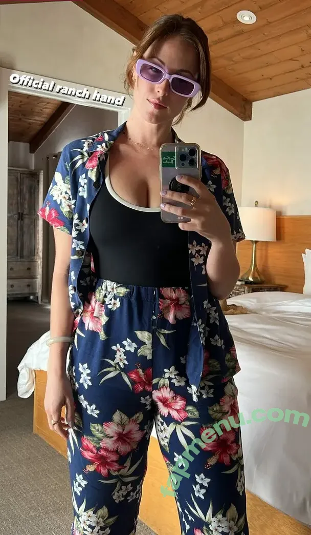 Samantha Strelitz nude photo #0008 (samstrelitz)