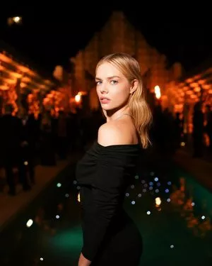 Samara Weaving / samara_weaving / samweaving nude photo #0236