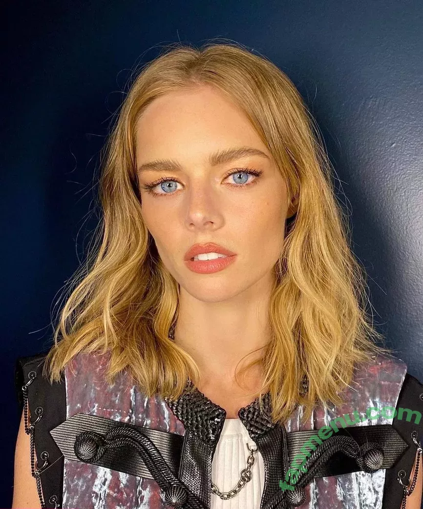 Samara Weaving nude photo #0057 (samara_weaving / samweaving)