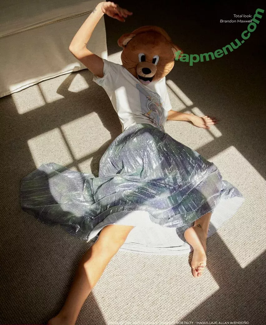 Samara Weaving nude photo #0128 (samara_weaving / samweaving)