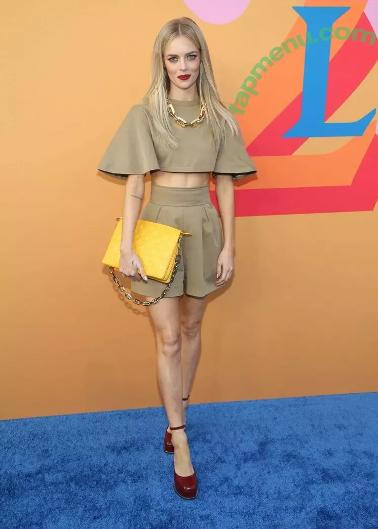 Samara Weaving nude photo #0134 (samara_weaving / samweaving)