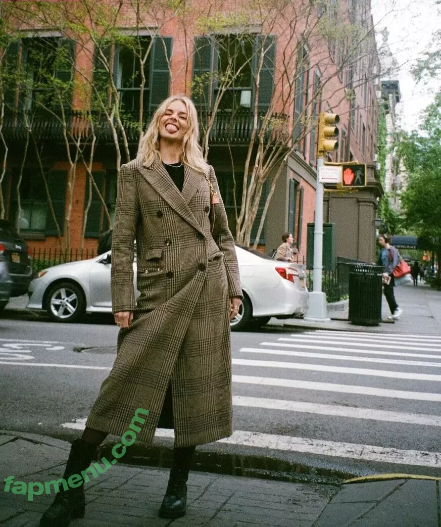 Samara Weaving nude photo #0287 (samara_weaving / samweaving)