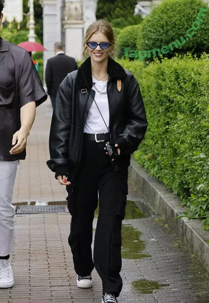 Samara Weaving nude photo #0295 (samara_weaving / samweaving)