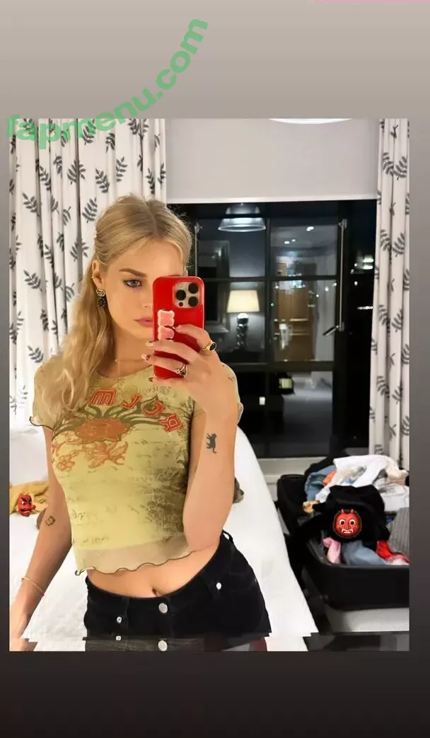 Samara Weaving nude photo #0307 (samara_weaving / samweaving)