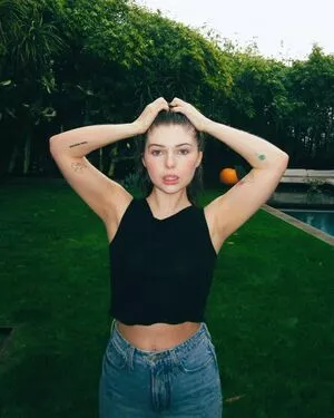 Sammi Hanratty / sammihanratty nude photo #0160