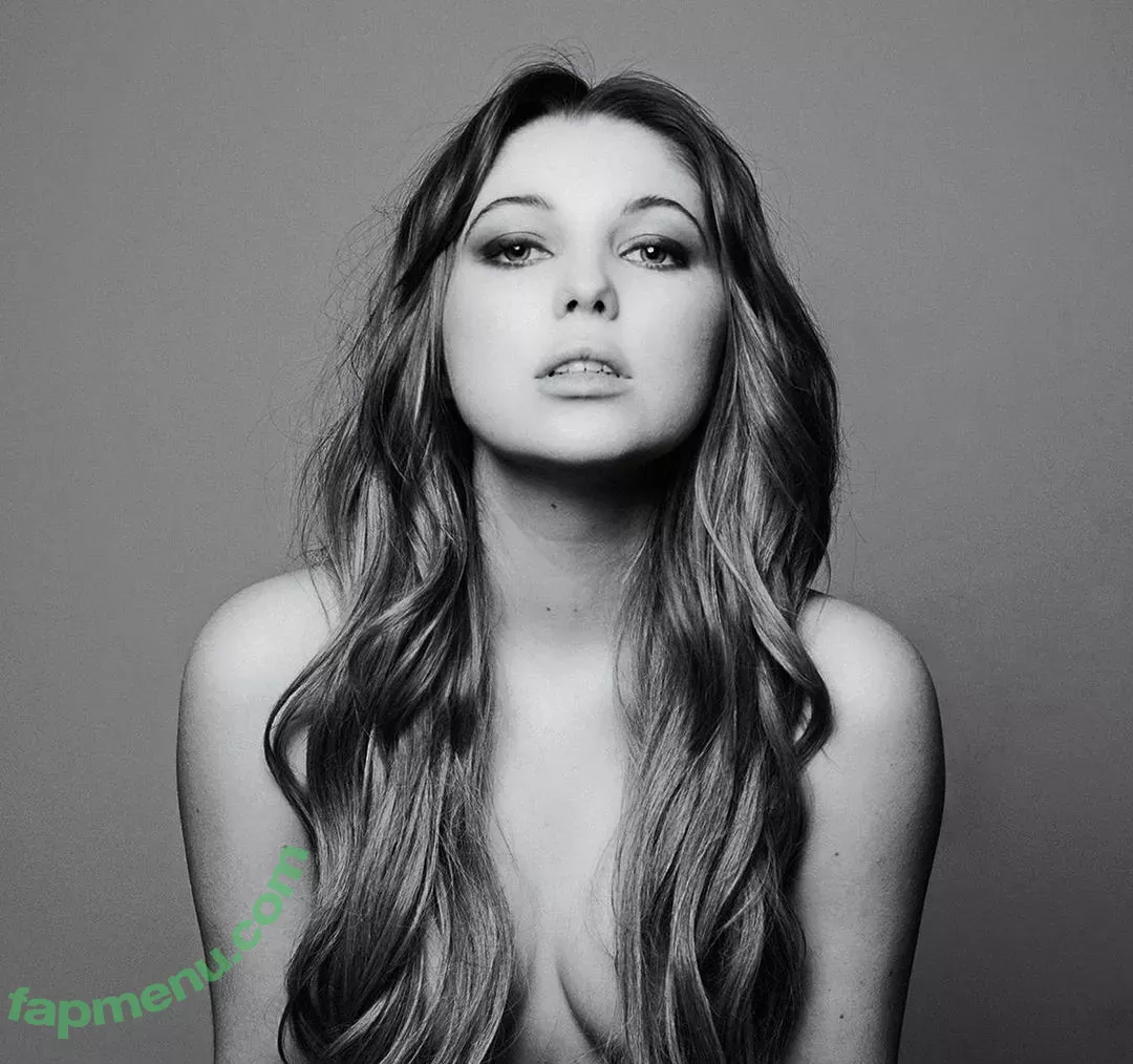 Sammi Hanratty nude photo #0006 (sammihanratty)