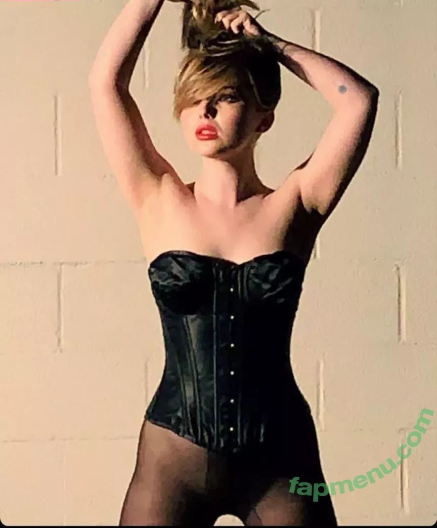 Sammi Hanratty nude photo #0036 (sammihanratty)