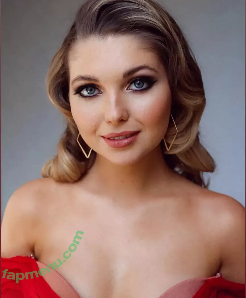 Sammi Hanratty nude photo #0048 (sammihanratty)