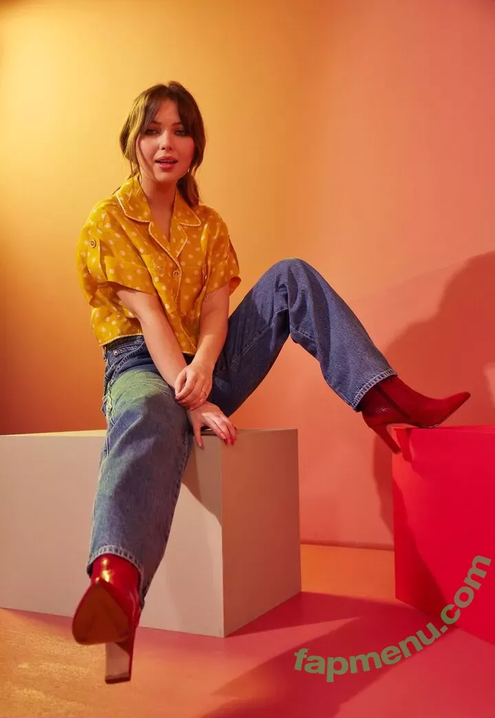 Sammi Hanratty nude photo #0172 (sammihanratty)