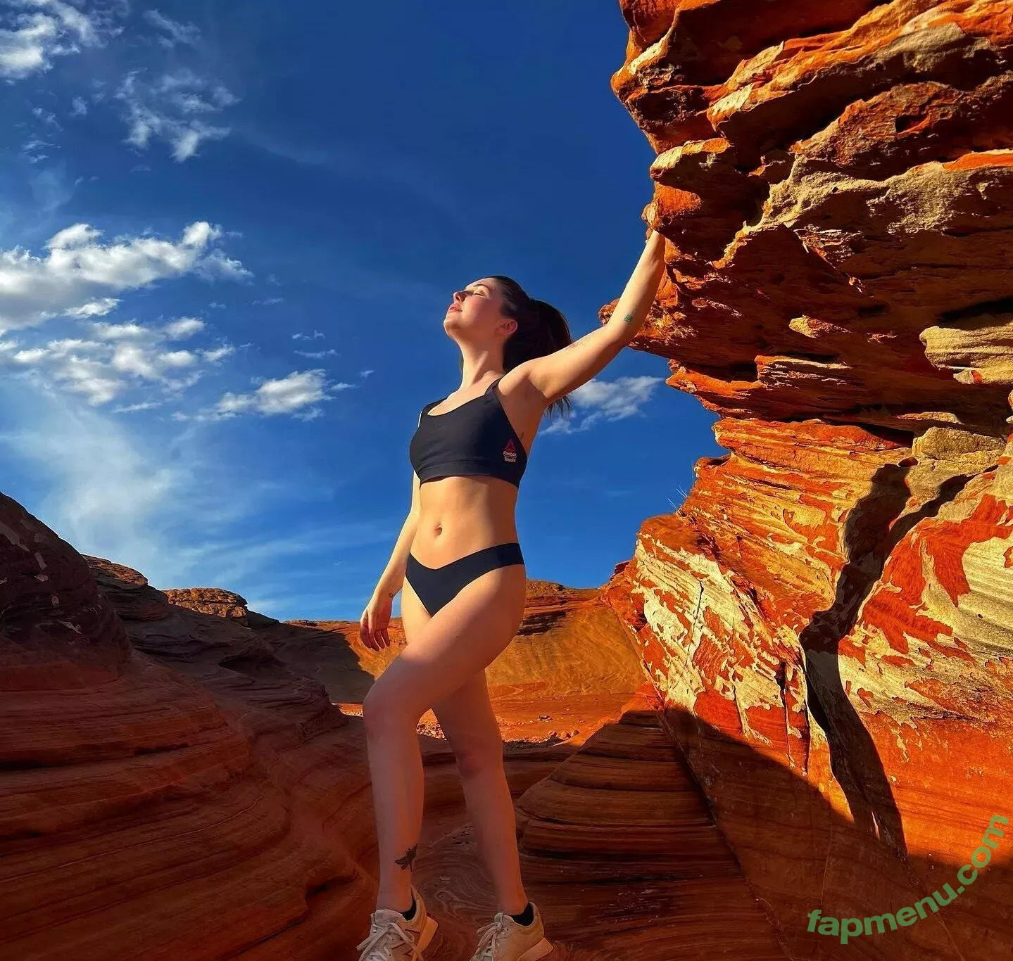 Sammi Hanratty nude photo #0245 (sammihanratty)