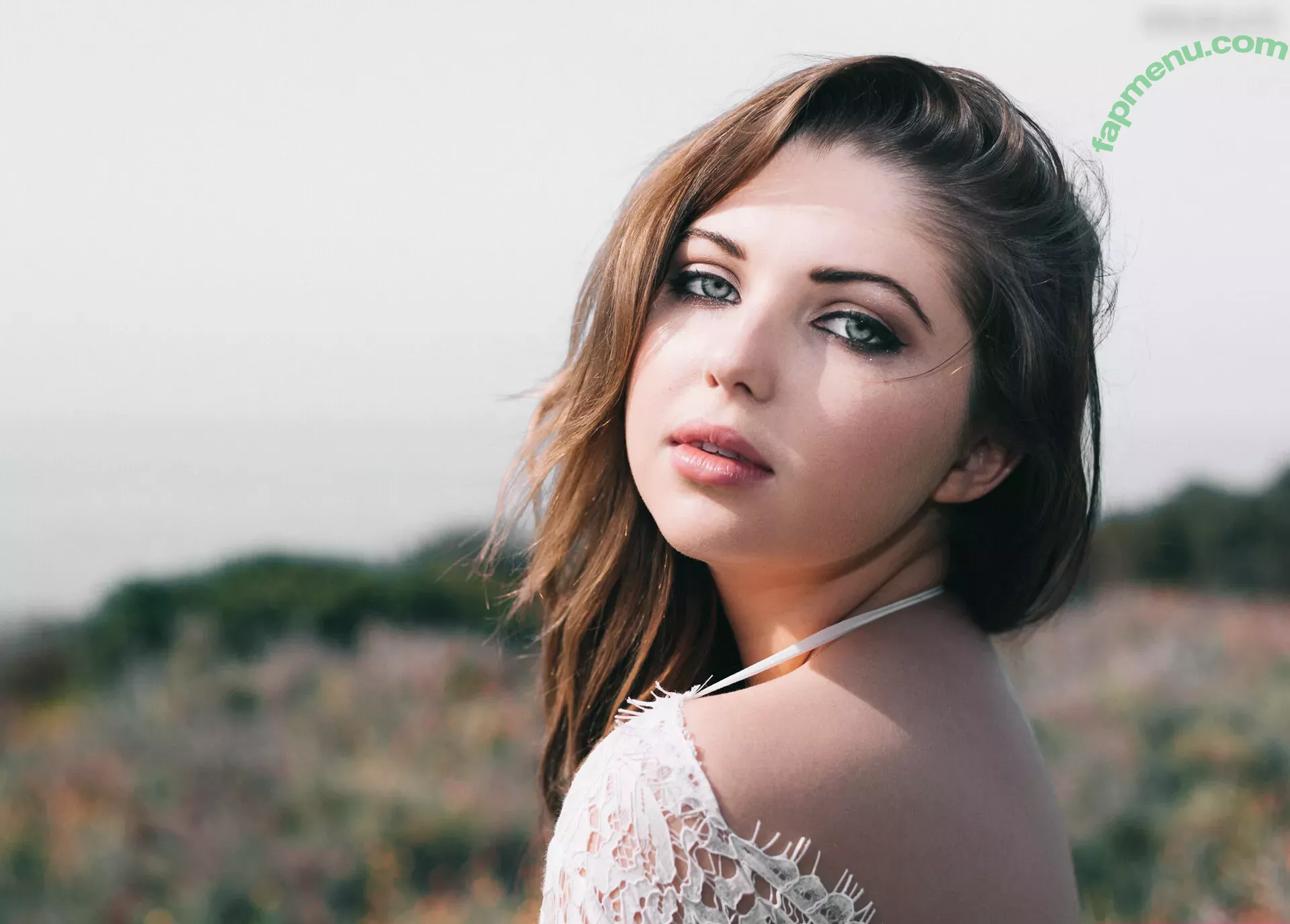 Sammi Hanratty nude photo #0391 (sammihanratty)