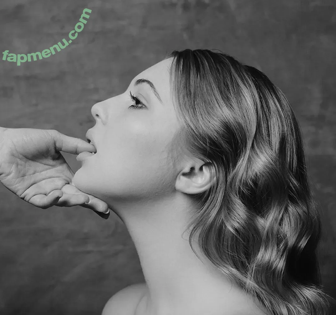 Sammi Hanratty nude photo #0503 (sammihanratty)