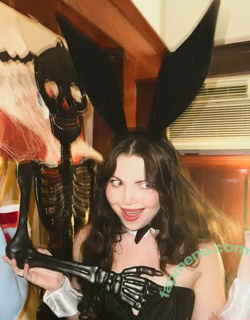 Sammi Hanratty nude photo #0509 (sammihanratty)