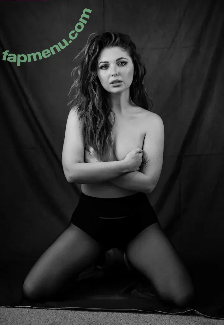 Sammi Hanratty nude photo #0559 (sammihanratty)