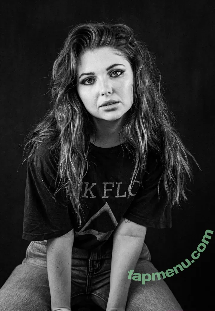 Sammi Hanratty nude photo #0561 (sammihanratty)