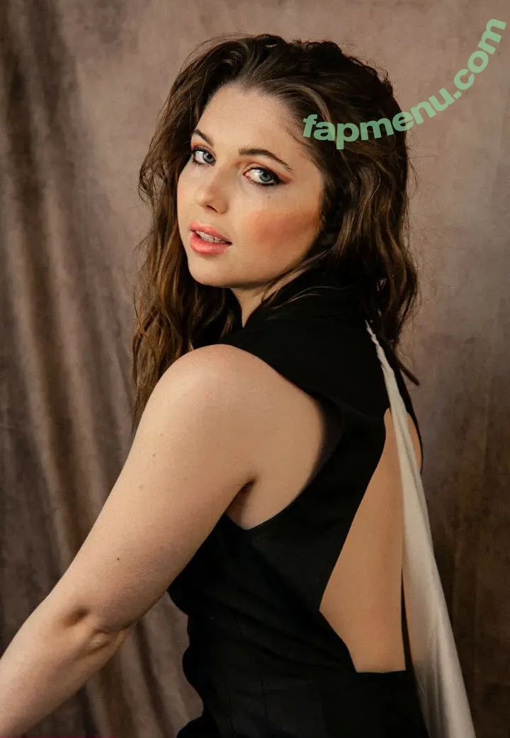 Sammi Hanratty nude photo #0563 (sammihanratty)