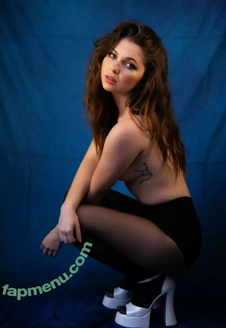 Sammi Hanratty nude photo #0579 (sammihanratty)