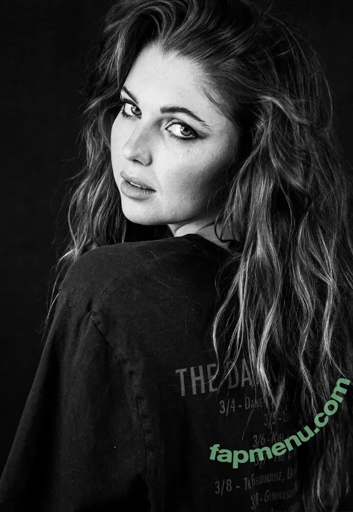 Sammi Hanratty nude photo #0591 (sammihanratty)